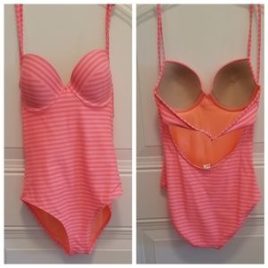 Old Navy swimsuit size M peachy pink color EUC